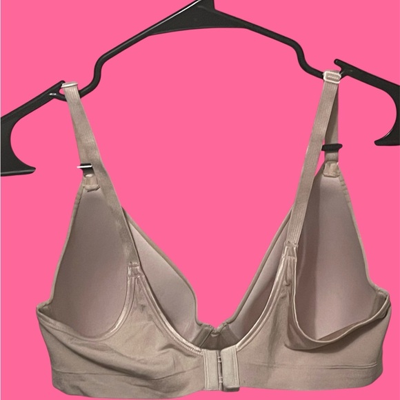 Warner's Cream Contour Bra - Picture 2 of 3